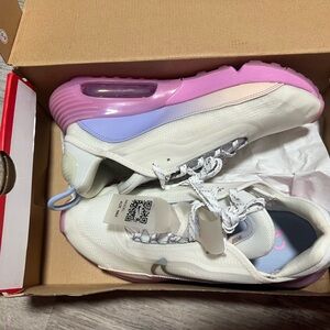 Women’s Nike Air Max 2090, Summit White/Metallic Silver, size 8